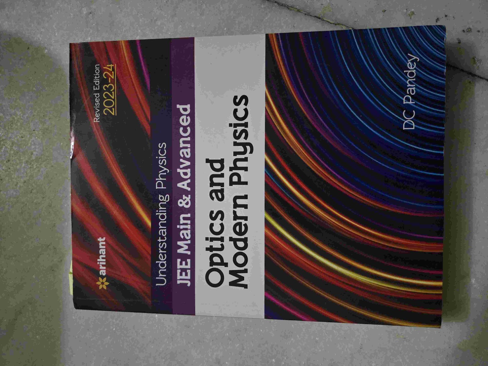 Arihant Optics and Modern physics book for jee